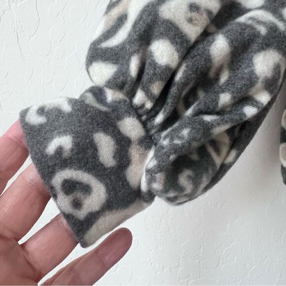 know.one.cares Animal Print Oversized Fit Fleece Sweater NWT - Picture 5 of 7